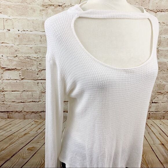 Blu Pepper thermal cut out knit top - Picture 4 of 5